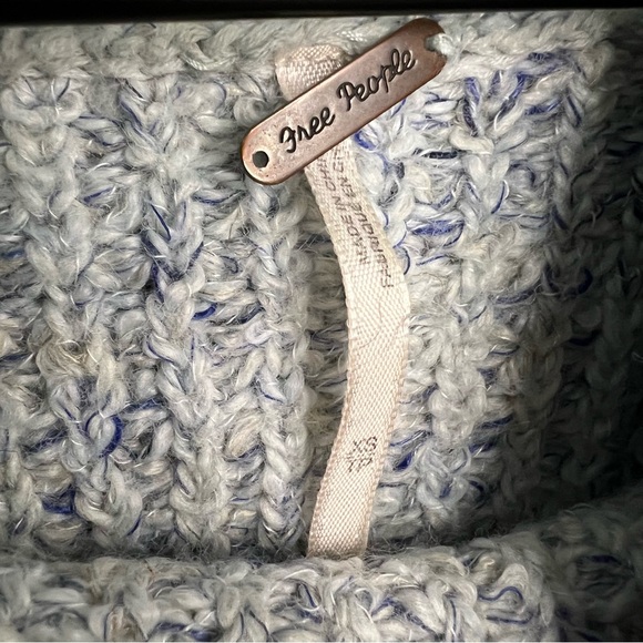 Free People Blue Chunky Knit Wool Sweater Size XS Fall Comfy Cowl Neck Boxy - Picture 4 of 8